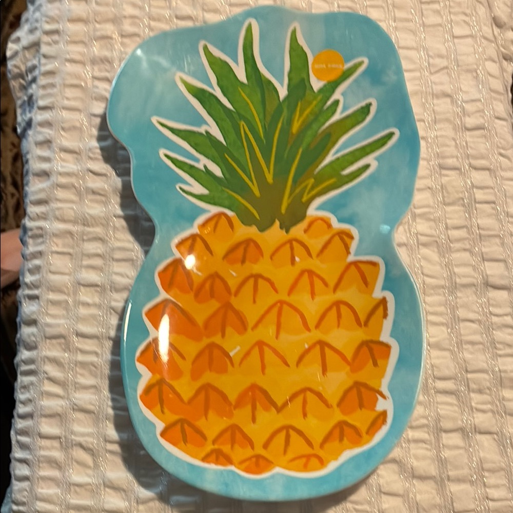 NWT- set of 2 Pineapple Shaped Decorative Plate